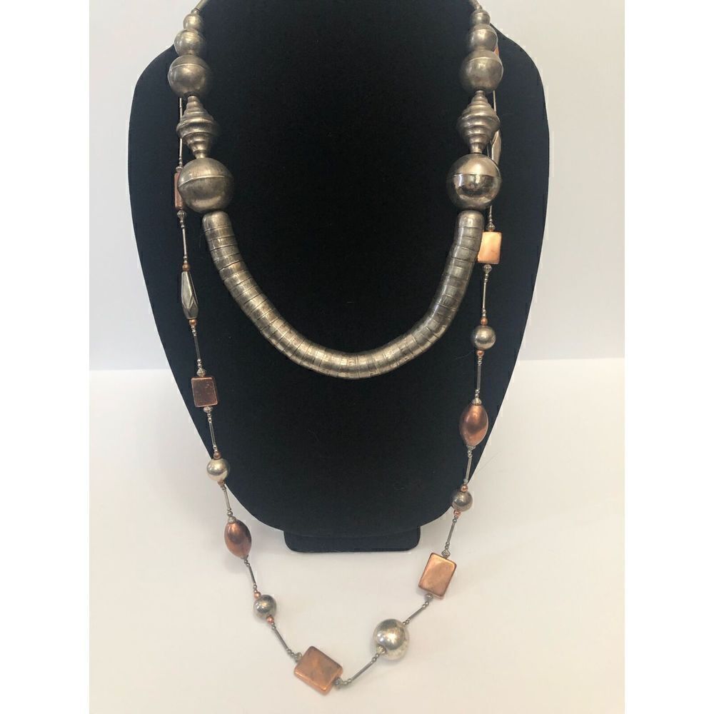 084 Lot of 2 silvertone / copper vintage soutwestern style beaded necklaces